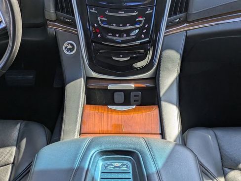 Used 2019 Cadillac Escalade 2WD image 20