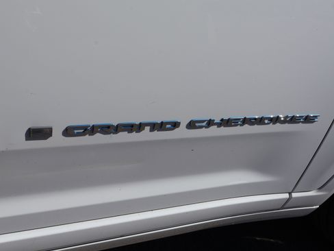 Used 2022 Jeep Grand Cherokee Overland w/ Advanced Protech Group III image 9