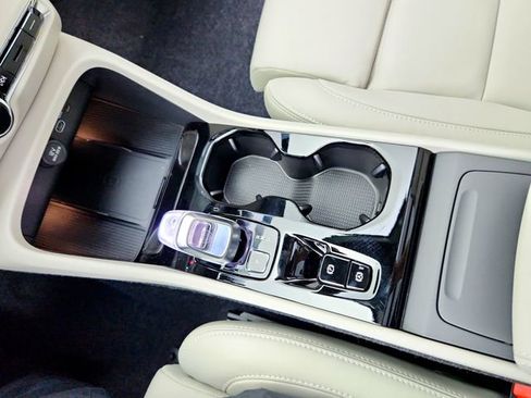 New 2026 Volvo XC40 B5 Ultra w/ Climate Package image 22