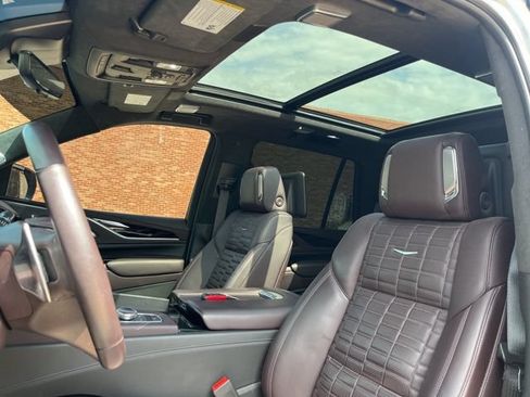 Used 2023 Cadillac Escalade V AWD/4WD image 36
