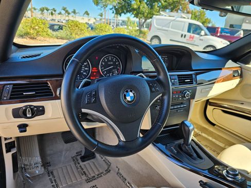 Used 2011 BMW 328i Convertible image 22