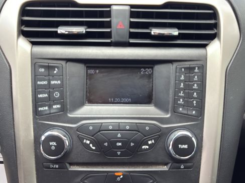 Used 2016 Ford Fusion SE w/ Equipment Group 202A FWD image 30