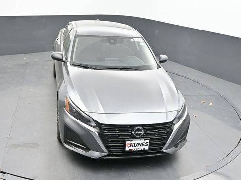Used 2024 Nissan Altima 2.5 SV AWD/4WD image 13