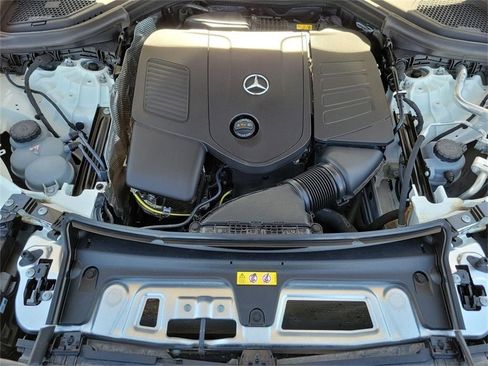 Used 2025 Mercedes-Benz GLC 300 4MATIC image 10