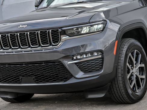 Used 2023 Jeep Grand Cherokee Limited w/ MOPAR Finishing Package AWD/4WD image 7