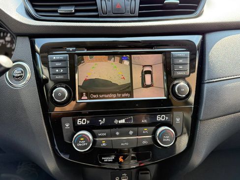 Used 2018 Nissan Rogue SV w/ Premium Package AWD/4WD image 30