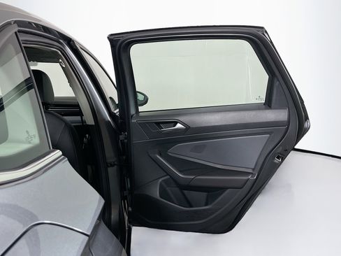 Used 2025 Volkswagen Jetta SE image 29