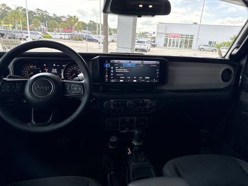 Used 2025 Jeep Wrangler Sport S image 26