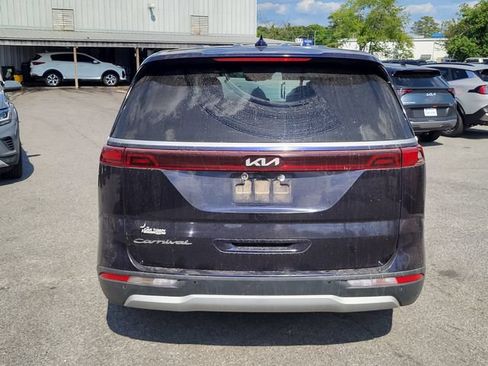 Used 2022 Kia Carnival LX FWD image 3