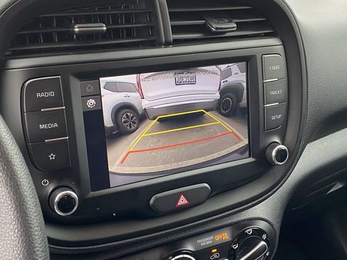 Used 2025 Kia Soul LX FWD image 12