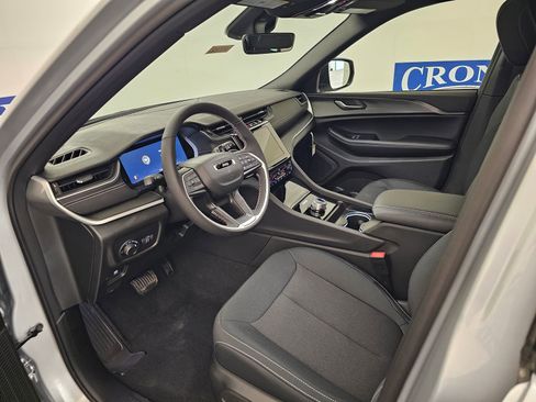 New 2026 Jeep Grand Cherokee Laredo AWD/4WD image 11