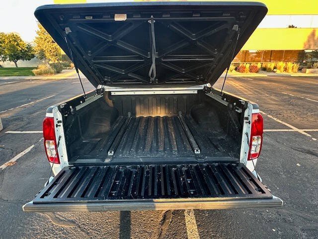 Used 2009 Nissan Frontier SE w/ SE Value Truck Pkg AWD/4WD image 25