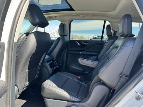 Certified 2025 Lincoln Aviator Premiere AWD image 12