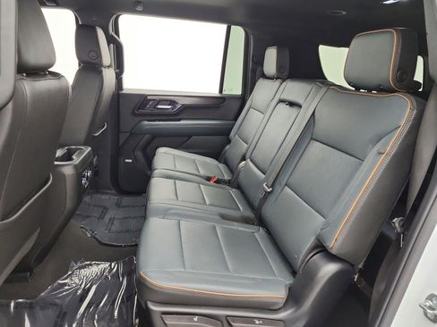 Used 2025 GMC Yukon XL AT4 image 15