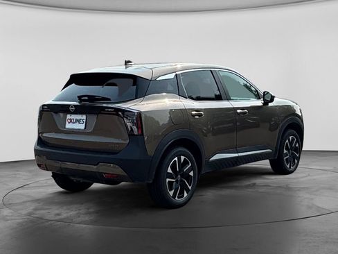Used 2025 Nissan Kicks SV AWD/4WD image 10