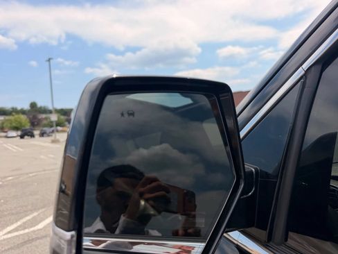 Used 2020 Cadillac Escalade ESV Luxury AWD/4WD image 47