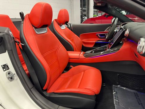 Used 2022 Mercedes-Benz SL 63 AMG 4MATIC image 32