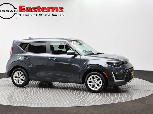 Used 2025 Kia Soul LX w/ LX Technology Package FWD image 4