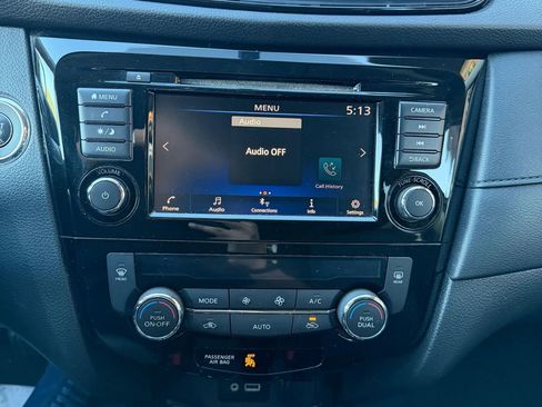 Used 2018 Nissan Rogue SV image 16