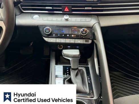Certified 2025 Hyundai Elantra SEL FWD image 18