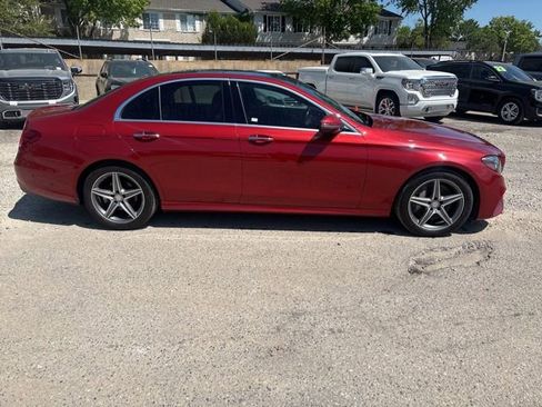 Used 2017 Mercedes-Benz E 300 4MATIC image 2