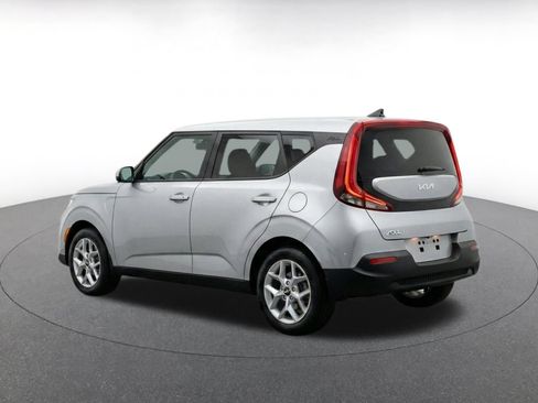 Used 2025 Kia Soul LX w/ LX Technology Package FWD image 7