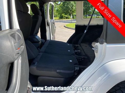 Used 2016 Jeep Wrangler Unlimited Sahara AWD/4WD image 33
