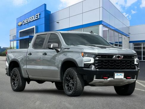 Used 2023 Chevrolet Silverado 1500 ZR2 w/ Technology Package AWD/4WD image 9