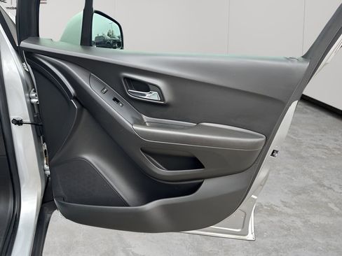 Used 2020 Chevrolet Trax LS w/ Tint and Cruise Package image 13