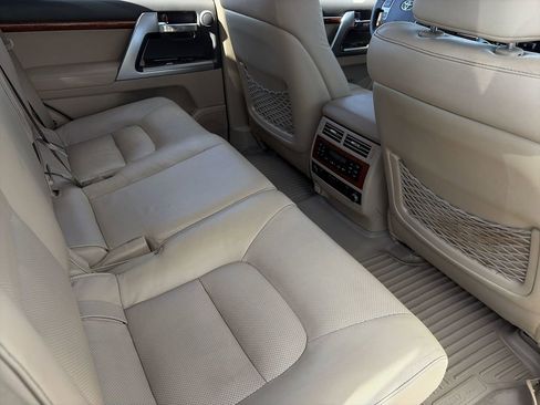 Used 2013 Toyota Land Cruiser image 24