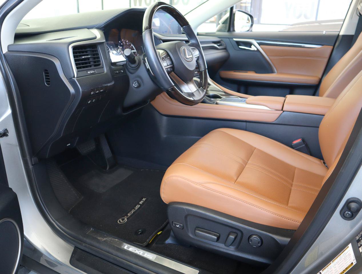 Used 2021 Lexus RX 350L Luxury w/ Accessory Package AWD/4WD image 43