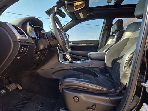 Used 2018 Jeep Grand Cherokee SRT w/ Trailer Tow Group IV image 16