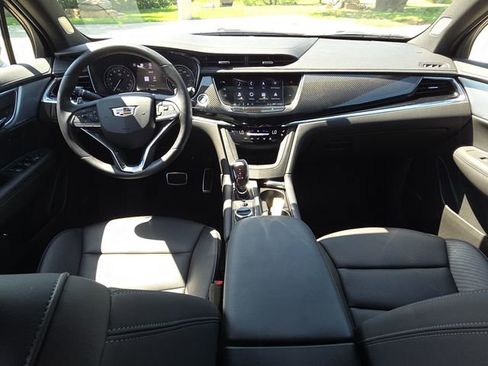 Used 2024 Cadillac XT6 Sport w/ Technology Package AWD/4WD image 11