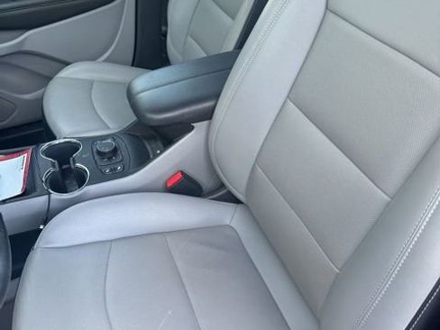 Used 2023 GMC Terrain SLT FWD image 10