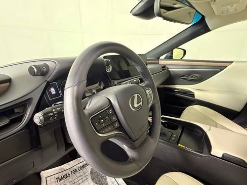 Used 2025 Lexus ES 300h w/ Premium Package image 9