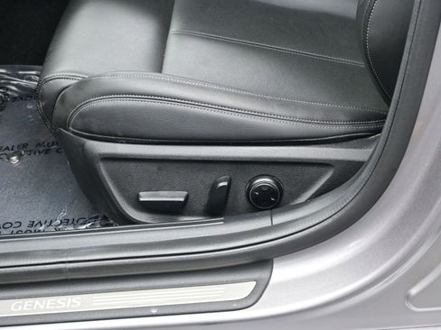 Certified 2024 Genesis G70 2.5T image 12