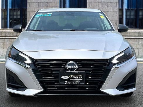 Used 2024 Nissan Altima 2.5 SV FWD image 3