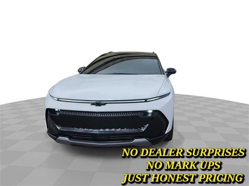 Used 2025 Chevrolet Equinox EV LT w/ Convenience Package II image 3