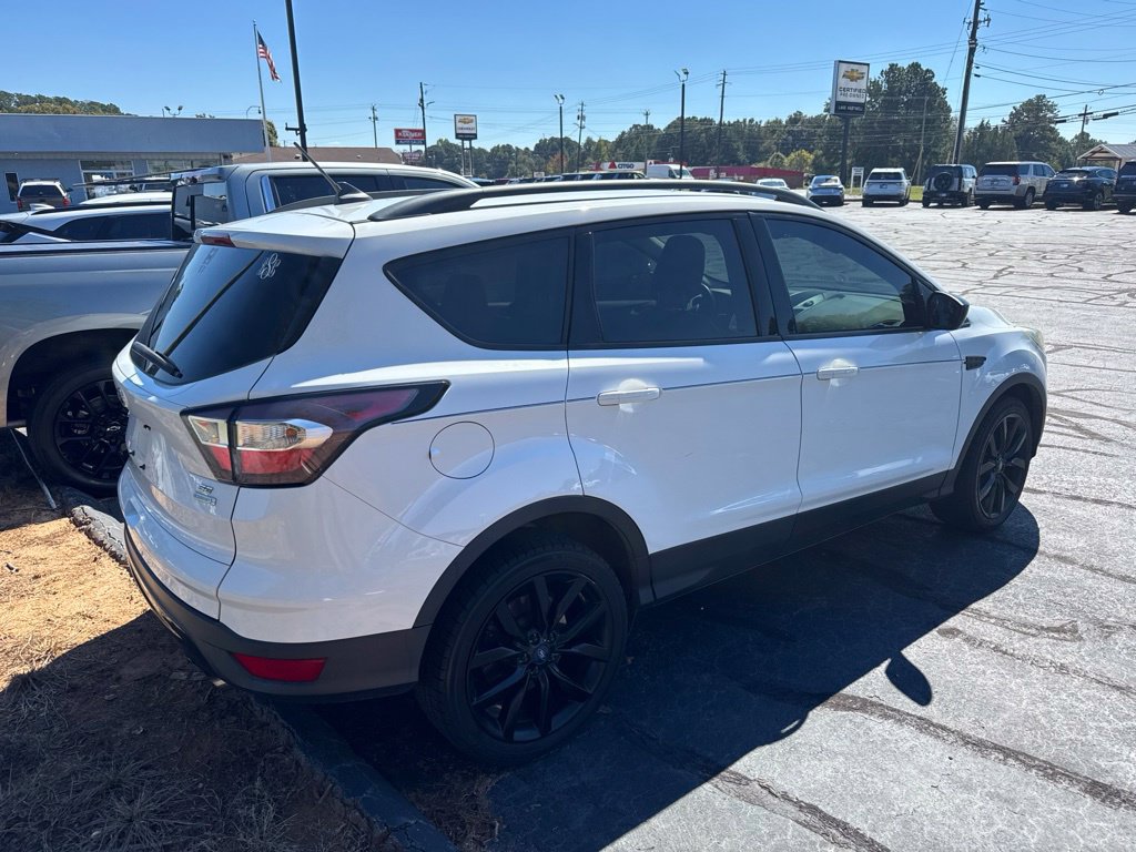 Used 2018 Ford Escape SE w/ SE Sport Appearance Package FWD image 5