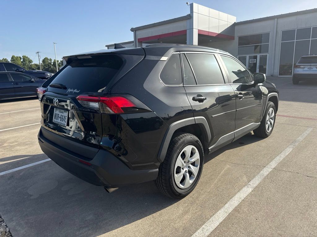 Used 2020 Toyota RAV4 LE FWD image 2
