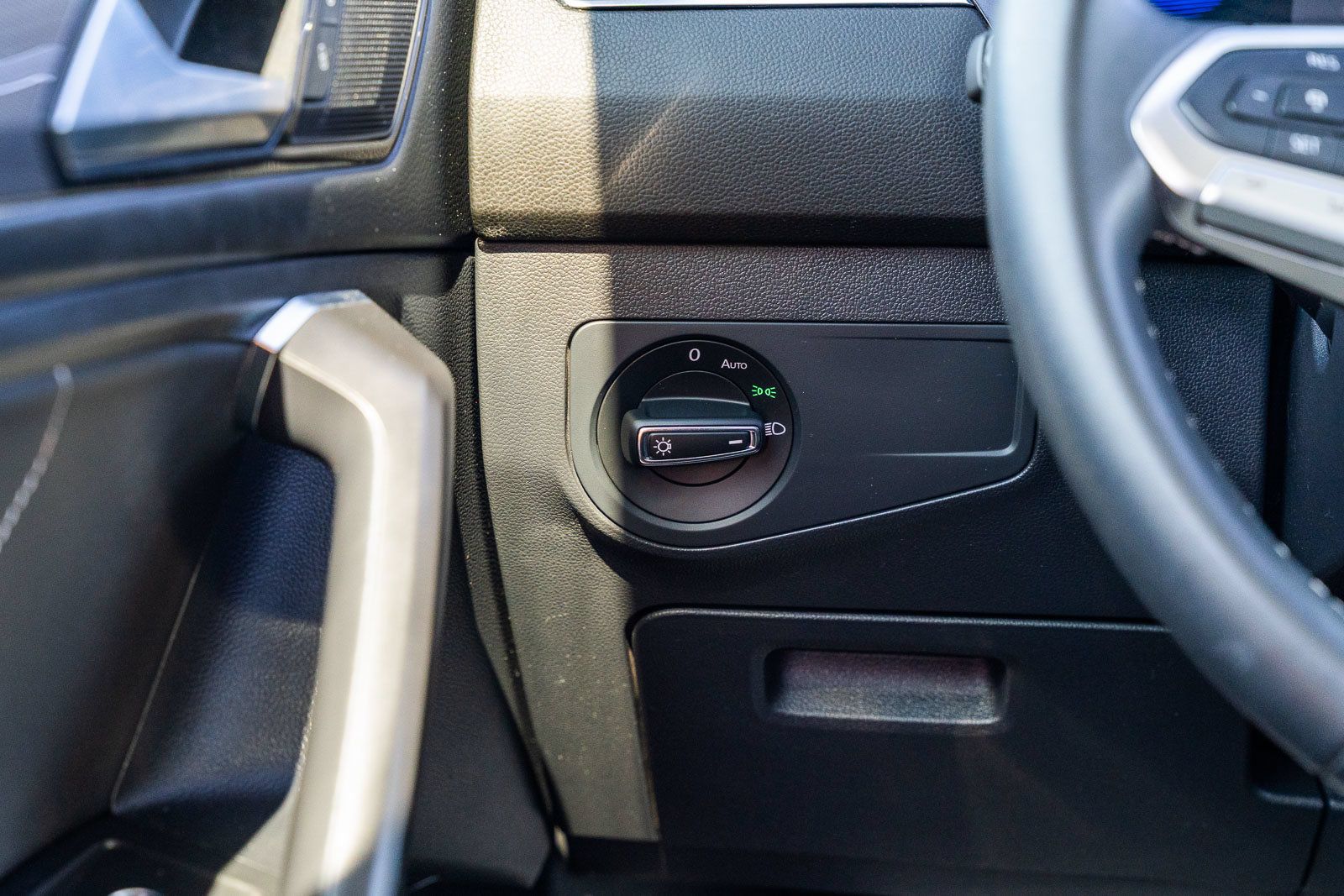 Used 2023 Volkswagen Tiguan SE w/ Panoramic Sunroof Package FWD image 27