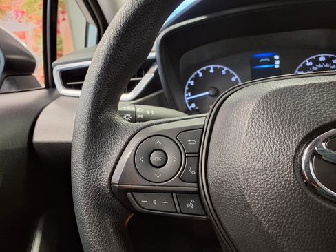 Used 2025 Toyota Corolla LE FWD image 27
