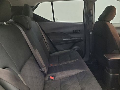 Used 2020 Nissan Kicks S image 19