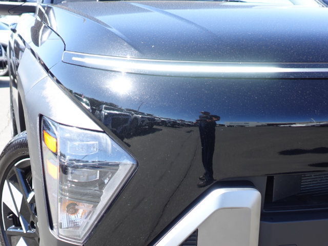 Used 2024 Hyundai Kona SEL AWD/4WD image 3