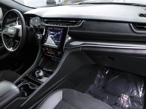 Used 2023 Jeep Grand Cherokee Altitude image 39