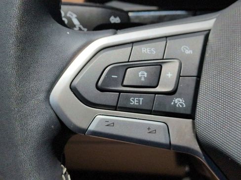 Used 2024 Volkswagen Atlas SE FWD image 30