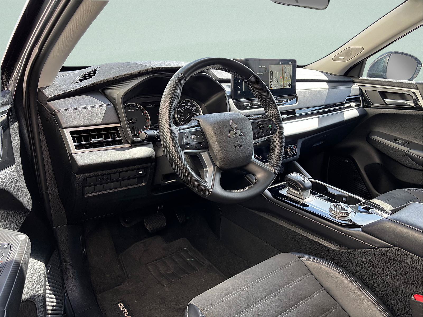 Used 2025 Mitsubishi Outlander SE AWD/4WD image 14