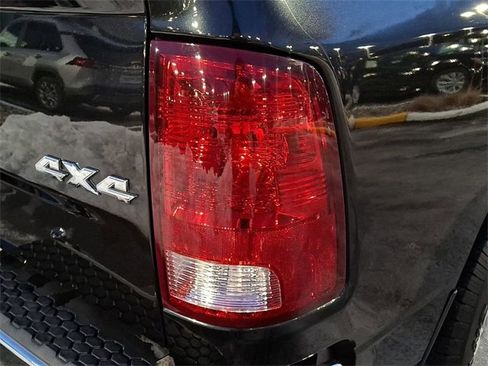 Used 2017 RAM 1500 Classic SLT image 18