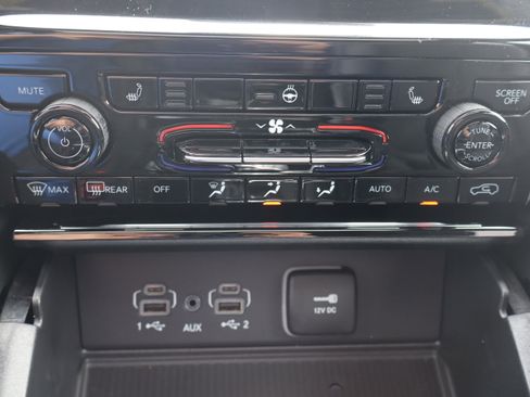 Used 2025 Jeep Grand Cherokee Altitude AWD/4WD image 23