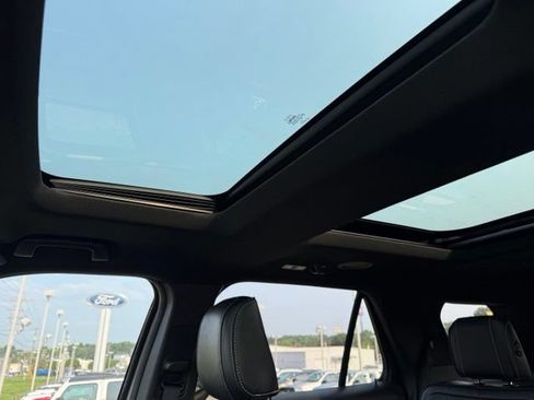 Used 2018 Ford Explorer Platinum AWD/4WD image 39
